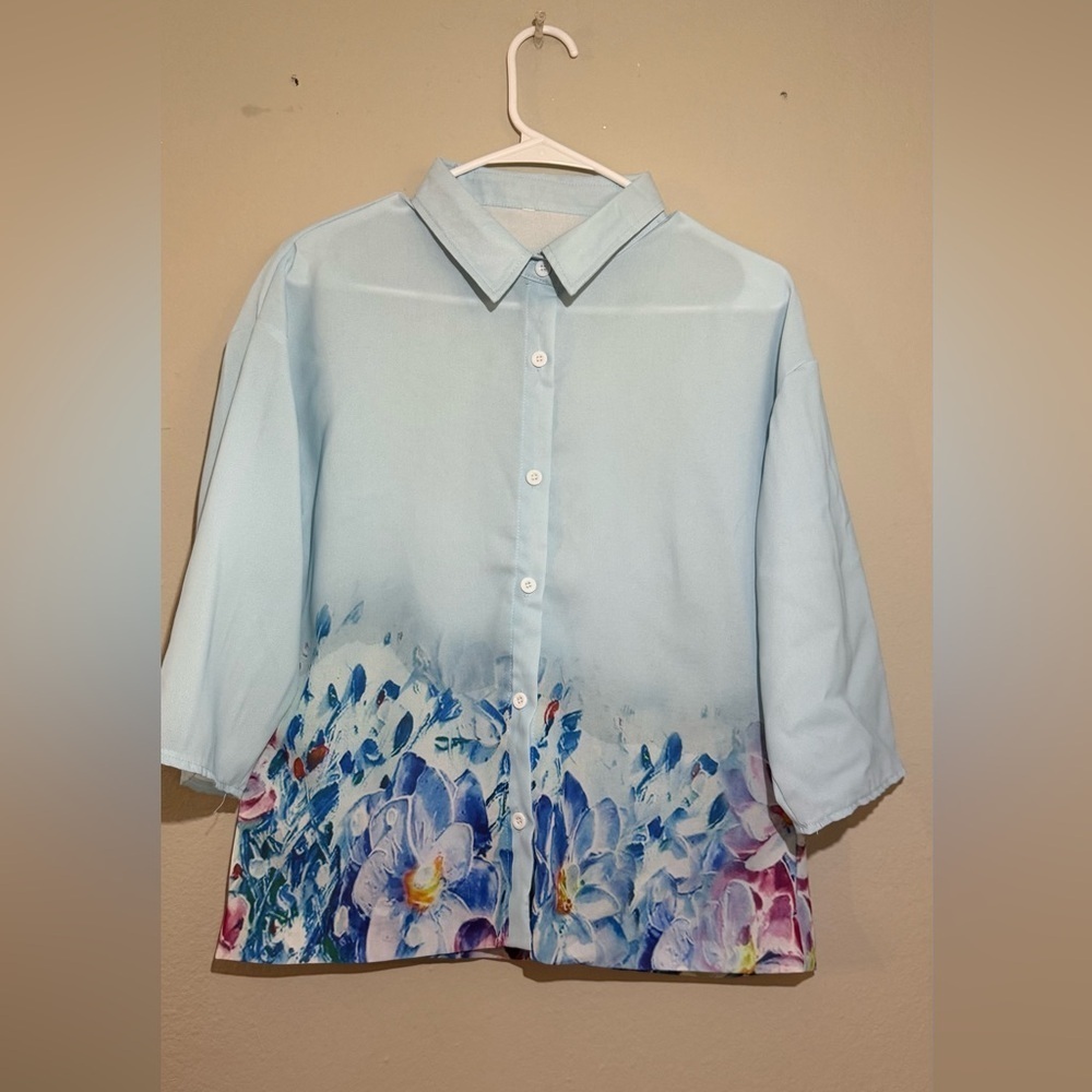 Light Blue Floral Button-Up Blouse Size M 100% Polyester New without tag
Mt7 - Picture 2 of 4